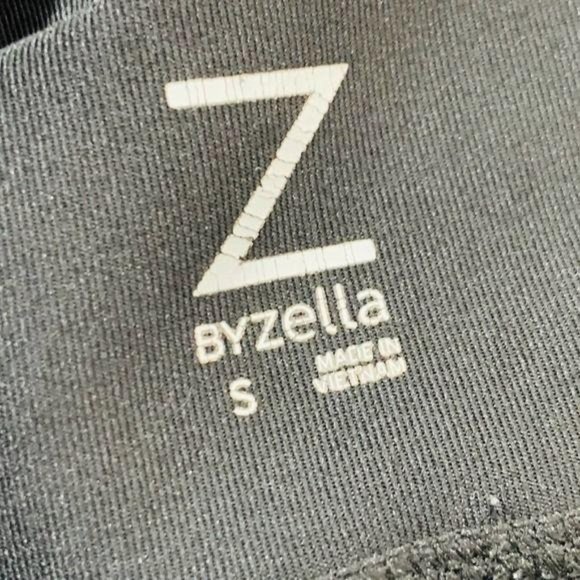 Z by Zella Black Cropped Capri Athletic Leggings - Picture 6 of 6